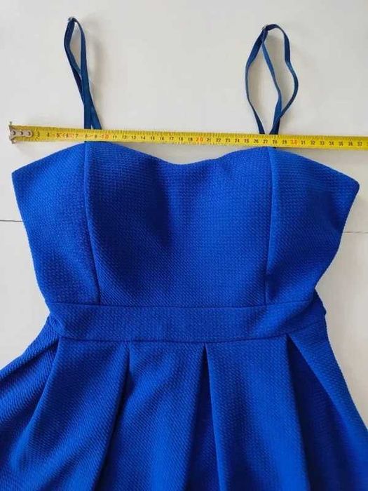 Vestido Curto Azul Elétrico – Estilo Skater / Ajustado (Tam. S)