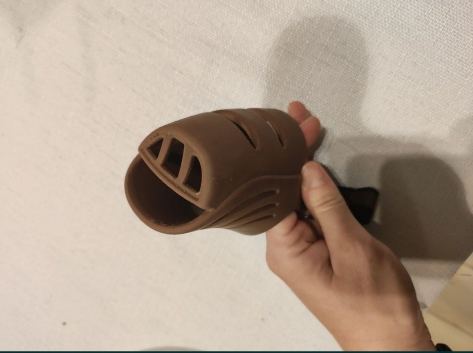 Kaganiec silikonowy rozm. M Artero Silicone Muzzle Cover Brown