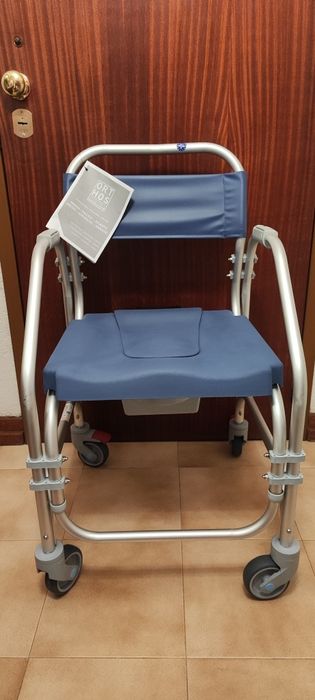 Cadeira de banho e sanitária