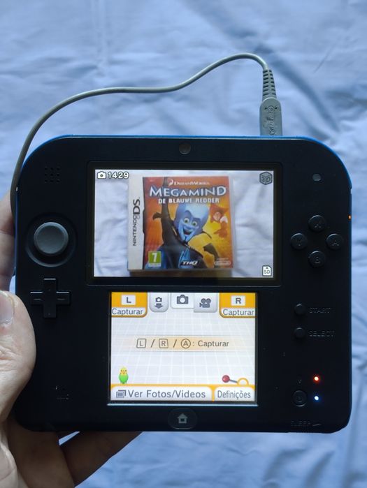Nintendo 2DS + Extras