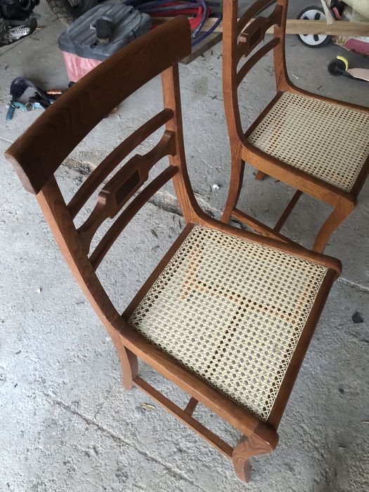 Vendo mesa de madeira maciça mais 6 cadeiras