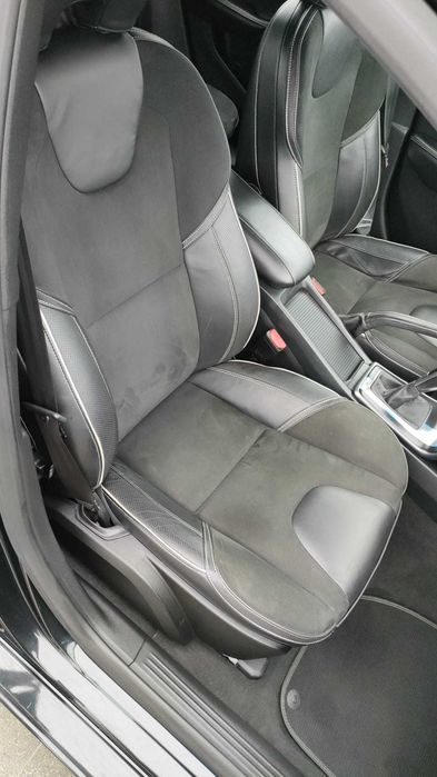 Volvo V40 2.0d 190hp D4 R-design