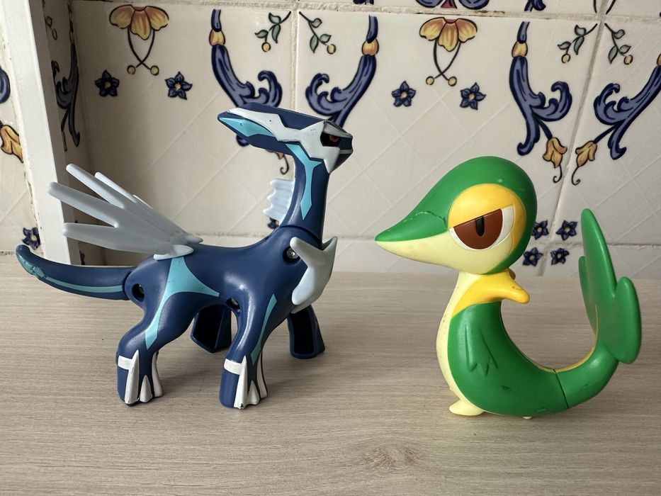 Desenhos animados Pokemon bonecos panda pokebolas revistas