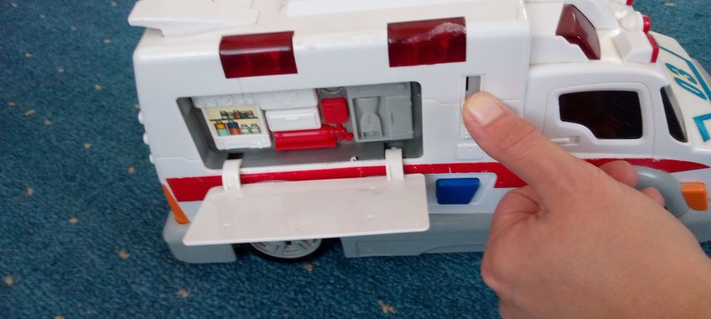 Машинка іграшкова швидка допомога музична велика