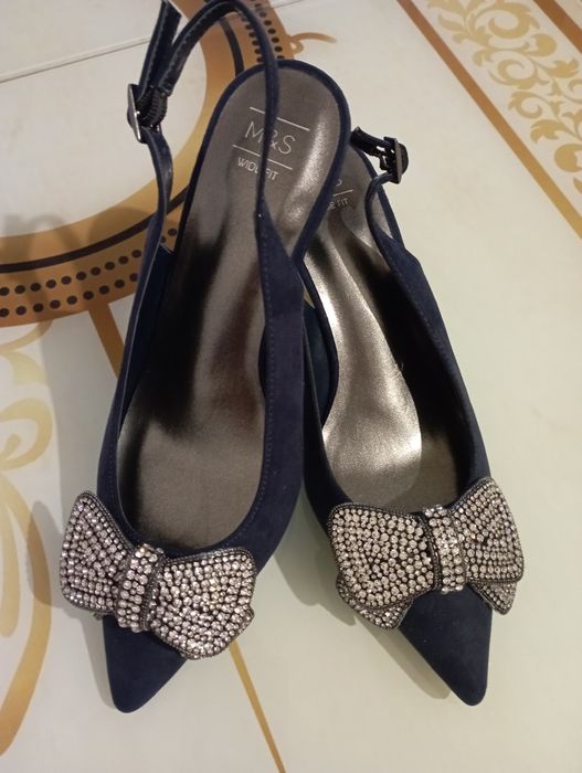 Босоніжки , туфлі святкові