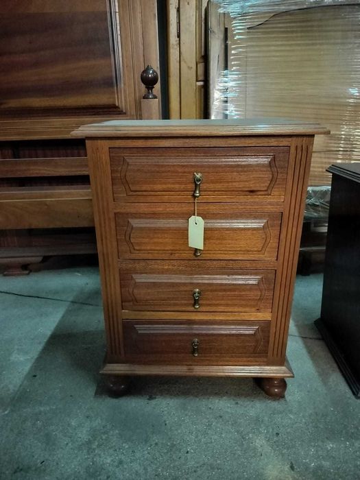 Mesinha de cabeceira