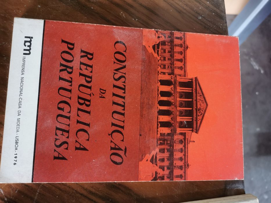 Livros políticos do regime e pós 25 de abril 1974
