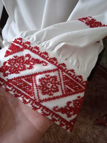 Вишиванка вишита бісером.