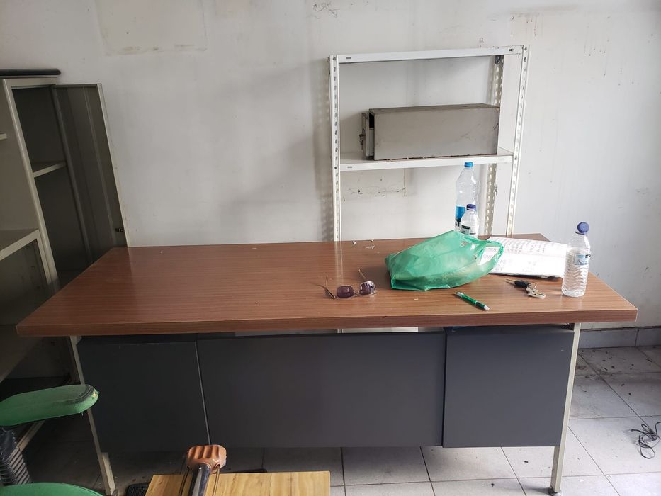 Mobiliário de Escritório Usado – Vários Artigos
