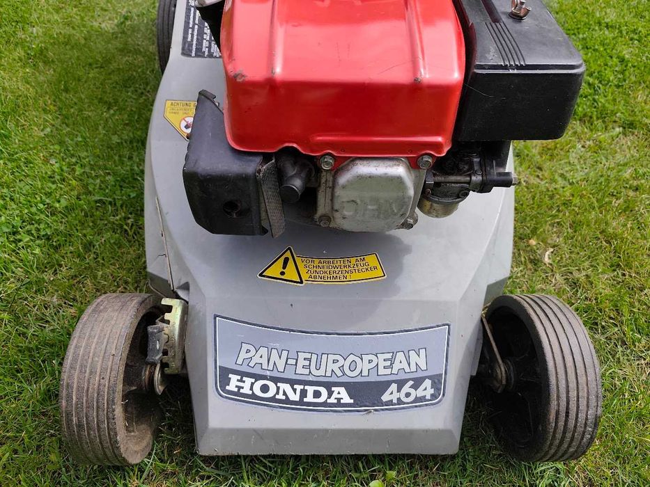 Kosiarka spalinowa HONDA z koszem.