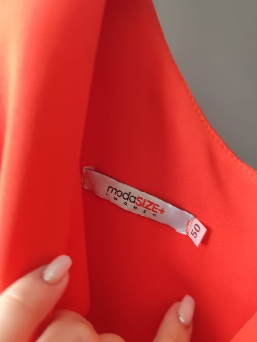 Elegancka sukienka Flavia na wesele - zmysłowy blask papai plus size