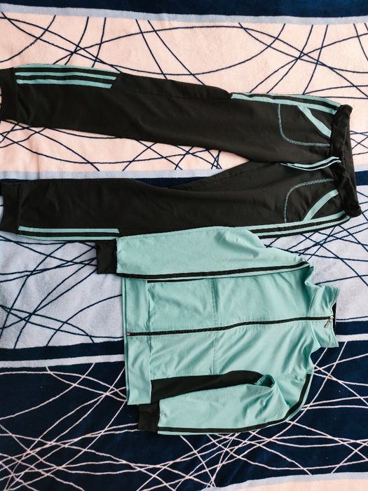 Гарний спортивний костюм для дівчинки