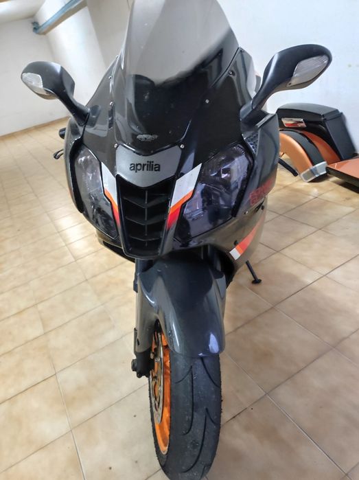 Aprilia rsv 1000 R