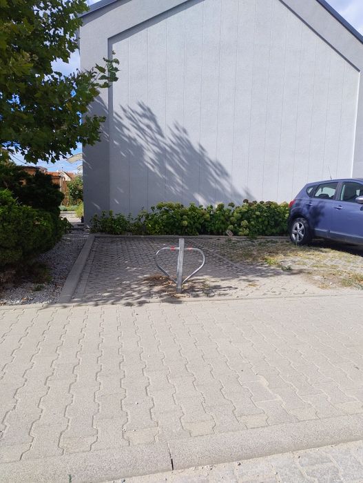 Miejsce parkingowe w Smolcu.