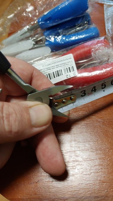 Большие кусачки для ногтей.