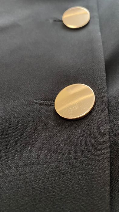 Сукня чорна з бахромою по лінії плечей і на рукавах