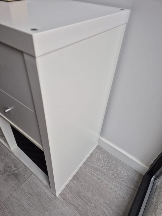 Estante Kallax branca com 4 gavetas