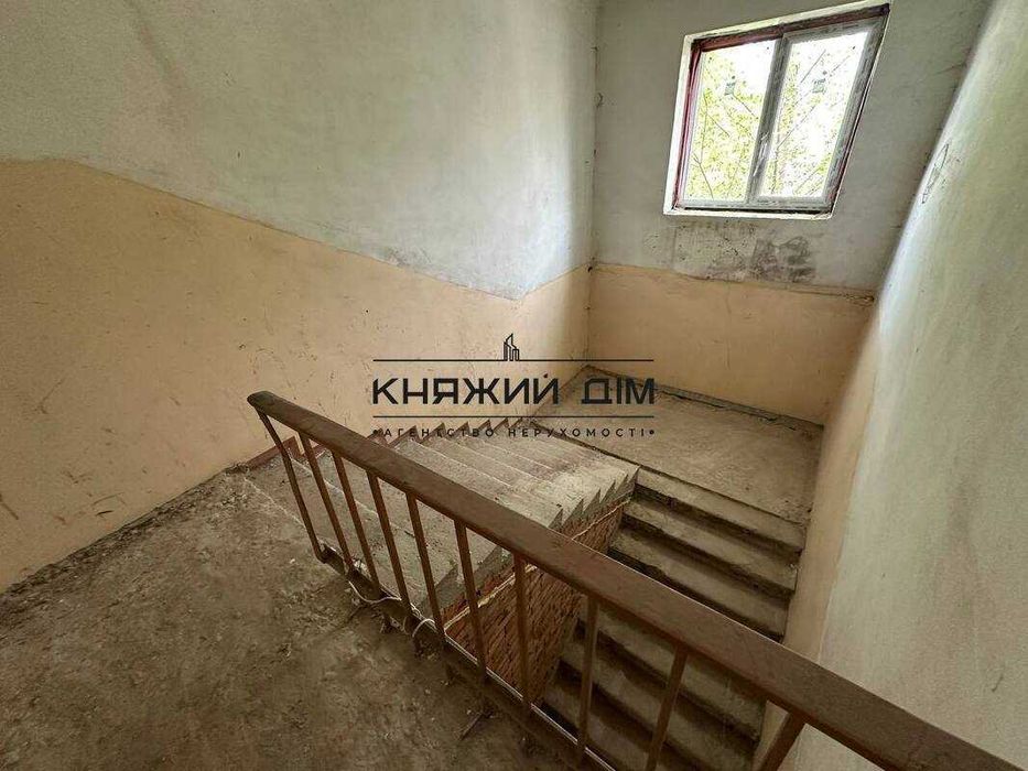 Продається окремо розташоване двоповерхове нежитлове приміщення 600 кв.м.у Бровари КОД 24330