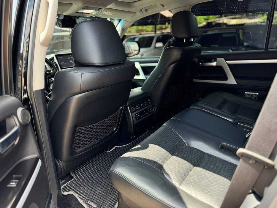 Toyota Land Cruiser 200