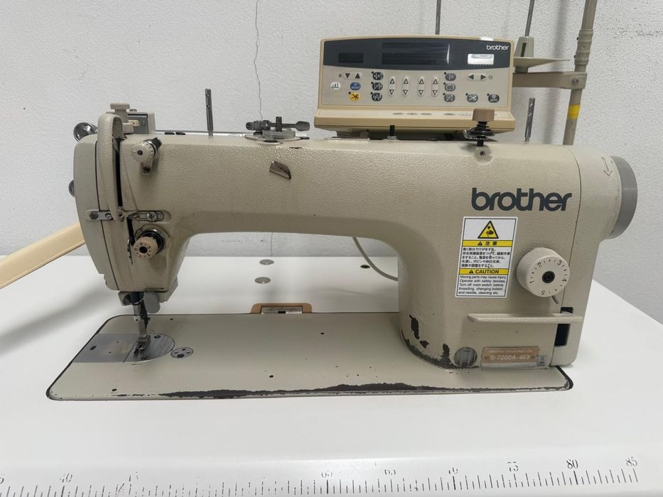 Máquina de costura ponto corrido Brother monofásica