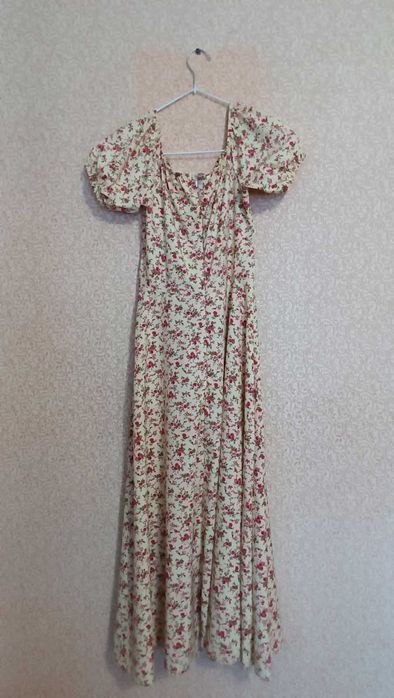 Літнє мідіплаття у квітковий принт