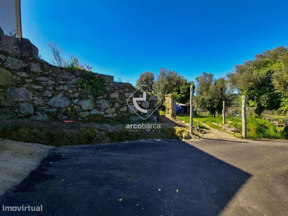 Vende-se Ruína com potencial para restauro em Gondufe - Ponte de Lima