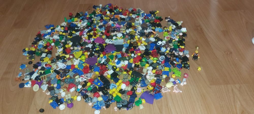 Figuras Lego (centenas)