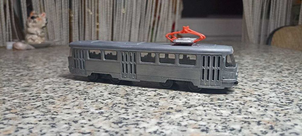 Tatra T3SU металл трёх дверная м-т №26  цвет серый металлик