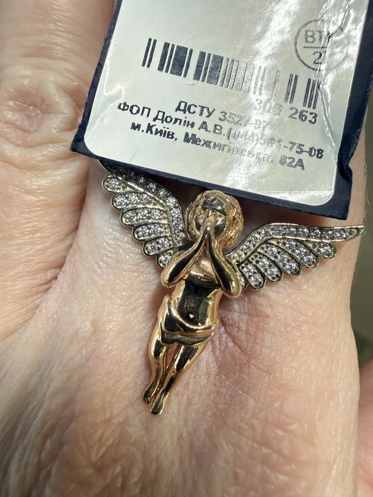 Золотий кулон янгол