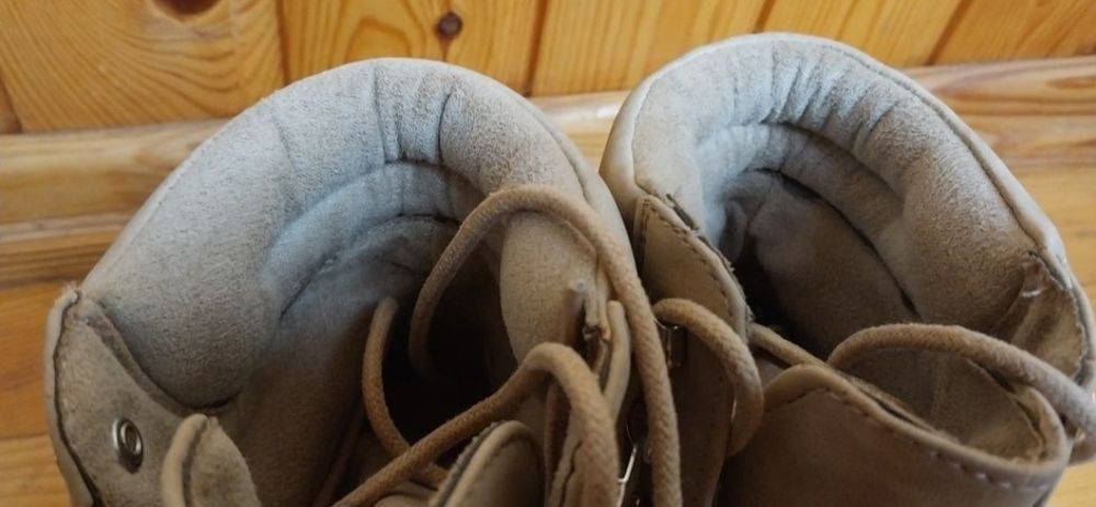 Продам женские демисезонные ботинки  в новом состоянии  Primark