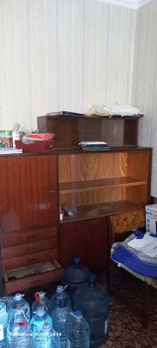 Книжкові полиці.Меблі радянських часів