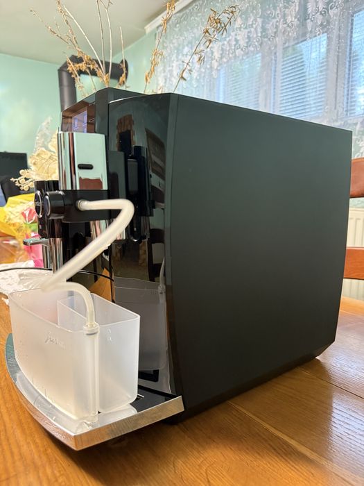 Кавомашина Jura E8 (EB) Piano Black
