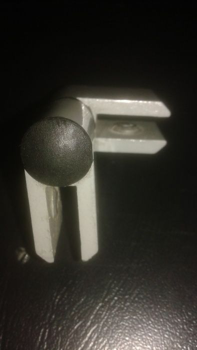 Zawiasy do pleksi lub szyb szklanych