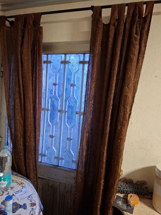 Par de cortinados e barão