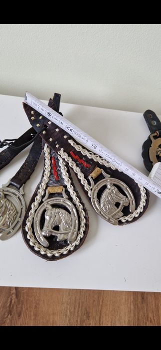 kolczyki na konia . ozdoby . rozety jeździeckie  bawaria alpy