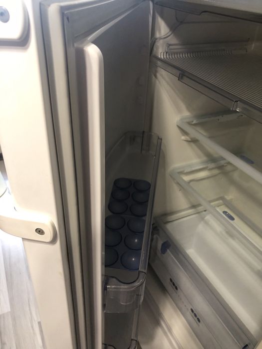 Продам холодильник Whirlpool