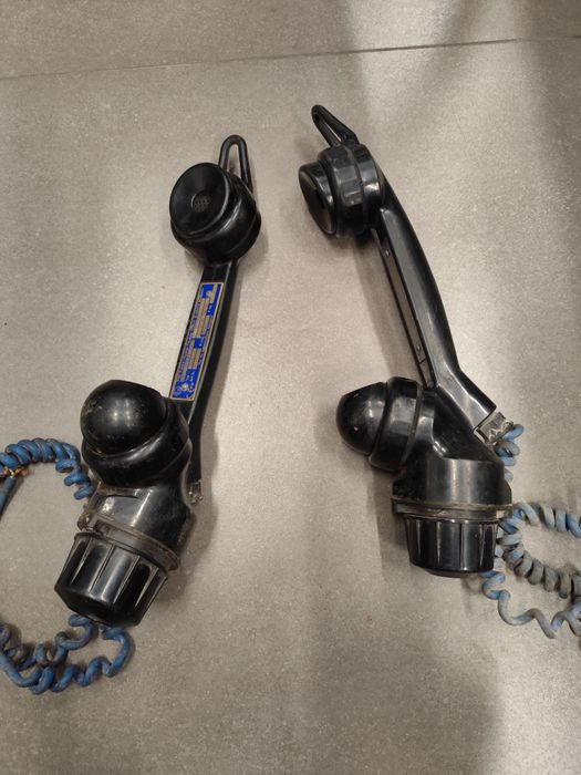 2 telefones antigos com rotor de ruído