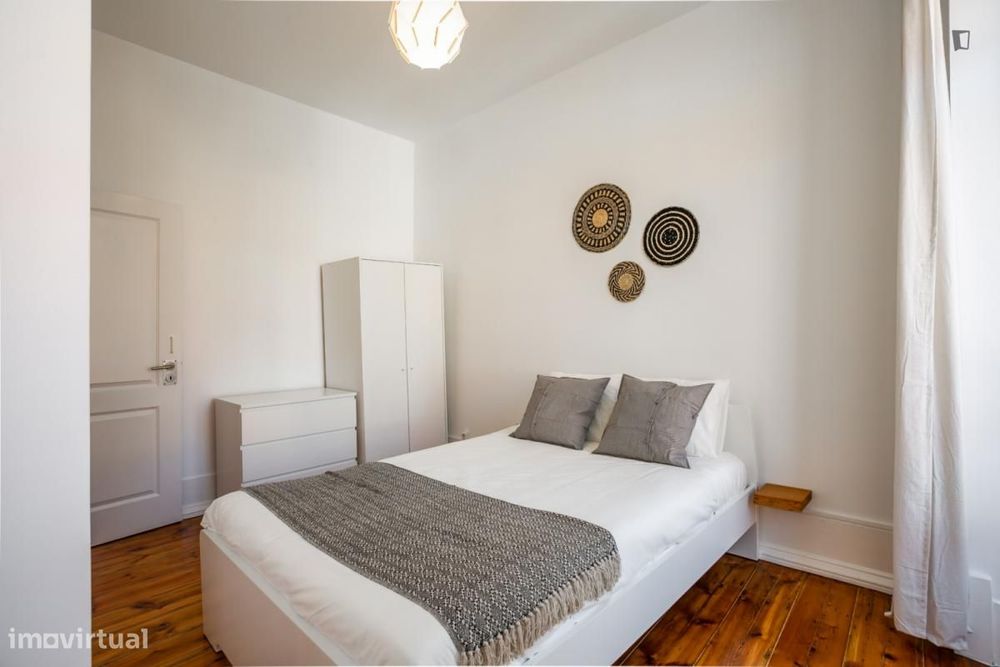 Quarto - localizado em Santos Lisbon