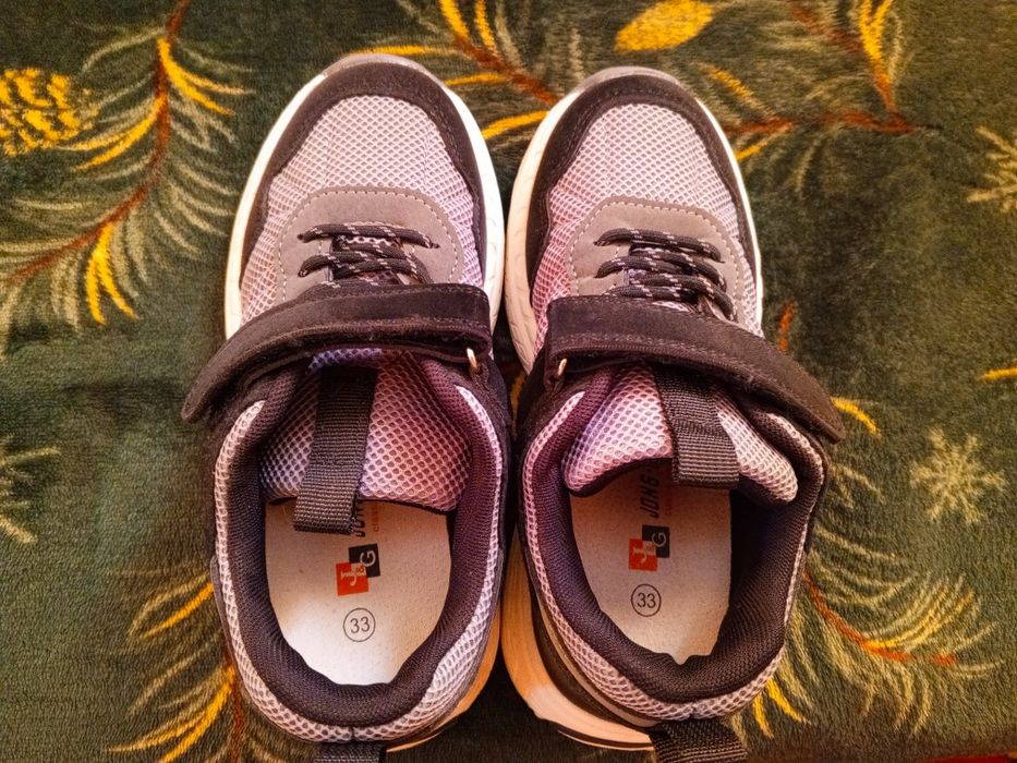 Продам дитячі кросівки