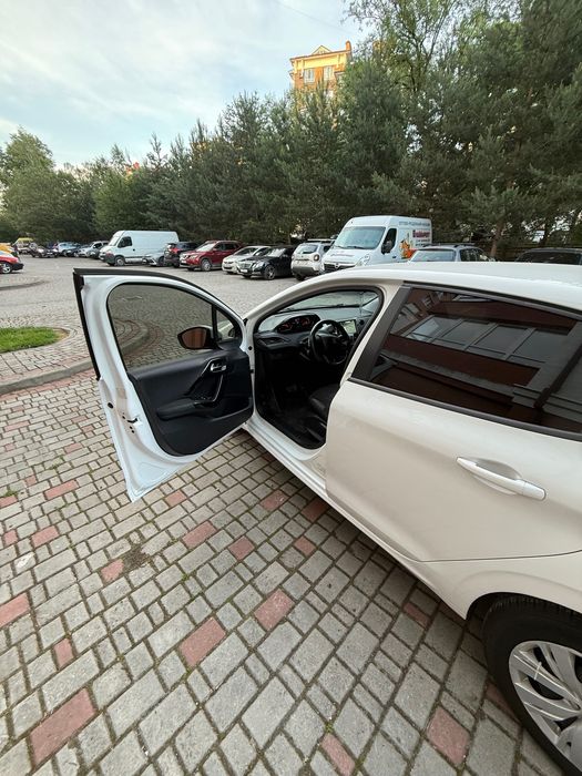 Продам Peugeot 208
