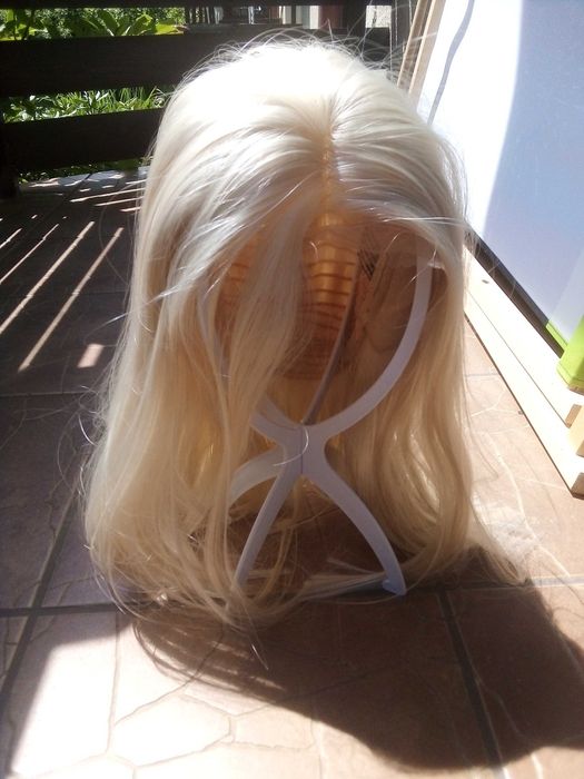 Peruka nieużywana jasny blond elegancka treski zestaw.Okazja.