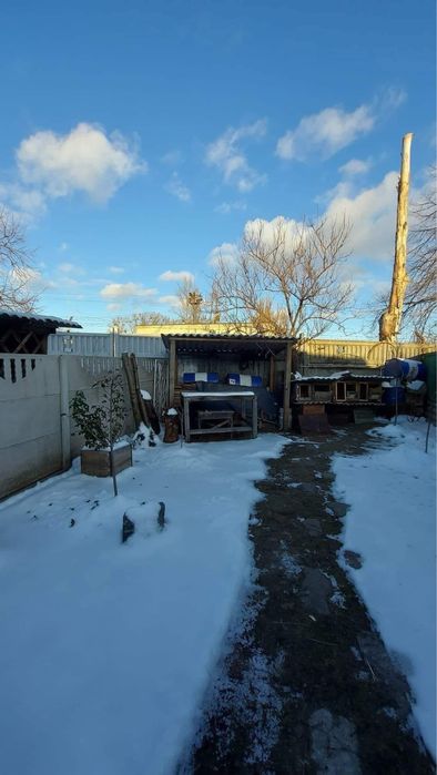 Продам 1/2 частину будинку з гаражем