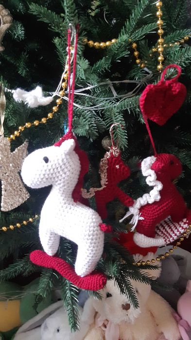 В'язана іграшка символ 2026 брелок чи на ялинку