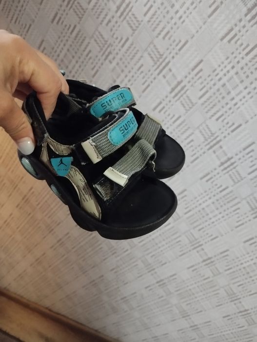Продам дитяче взуття