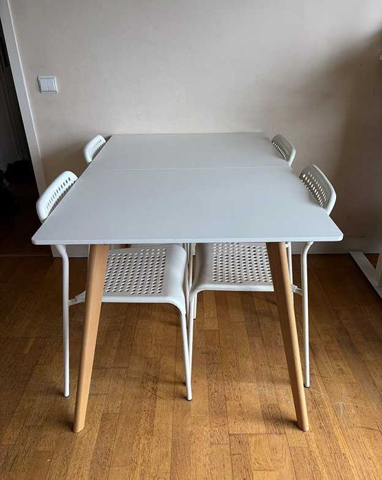 Mesa de Sala Extensível + 4 Cadeiras