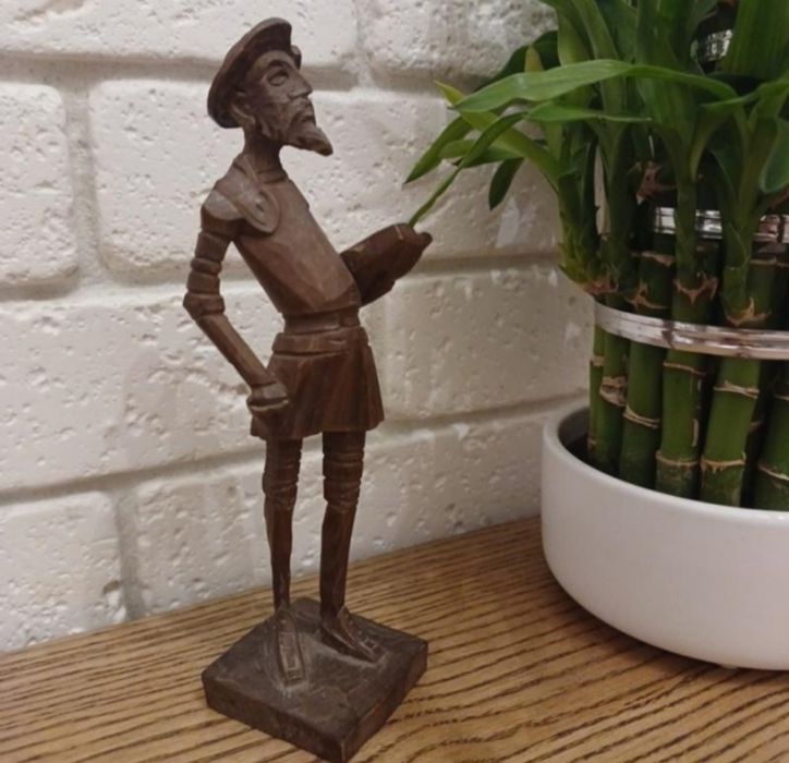 Антикварная деревянная фигурка Дон Кихота.