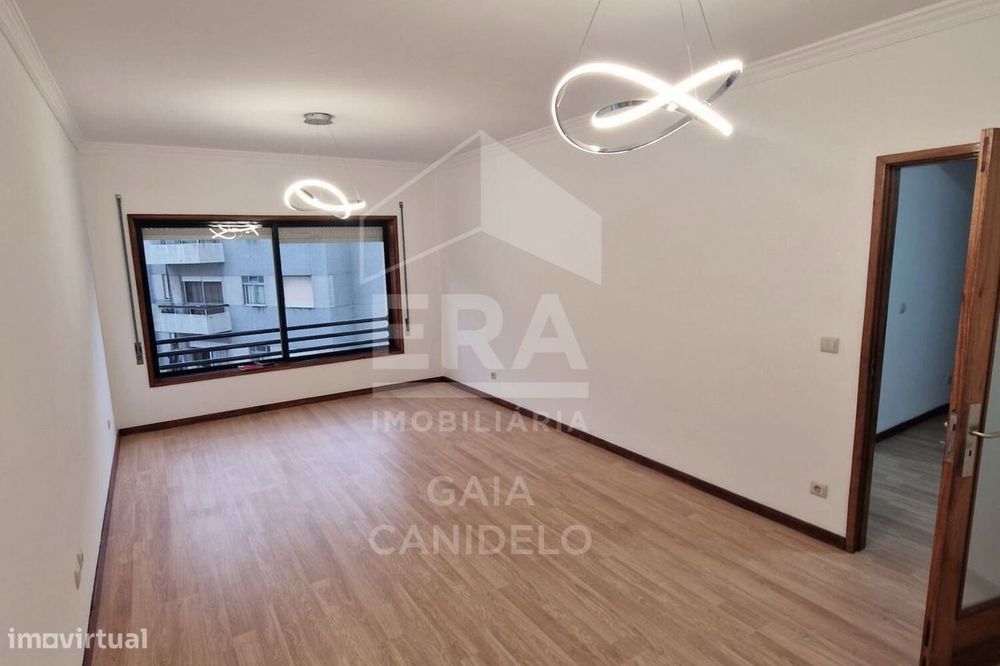 Fabuloso T2 Renovado com 100m2 — Santa Marinha E São Pedro Da Afurada, Porto