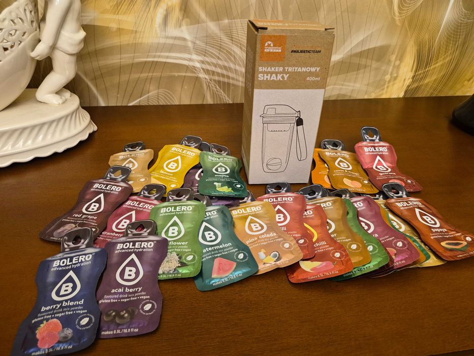 Shaker tritanowy butelka 400 ml + napoje w proszku Bolero Advanced Hydration