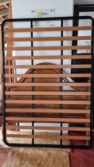 Cama em Madeira com Estrado – 140×180 cm – 50€