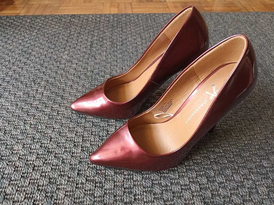 Sapatos Bordeaux, com salto